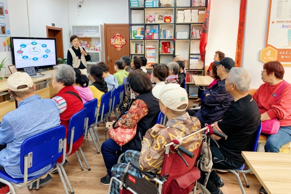 心贴居民 康复有道  ——上海远大心胸医院张雅君主任走进南二社区开展健康讲座   